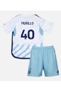 Nottingham Forest Murillo #40 Jalkapallovaatteet Lasten Vieraspeliasu 2023-24 Lyhythihainen (+ Lyhyet housut)